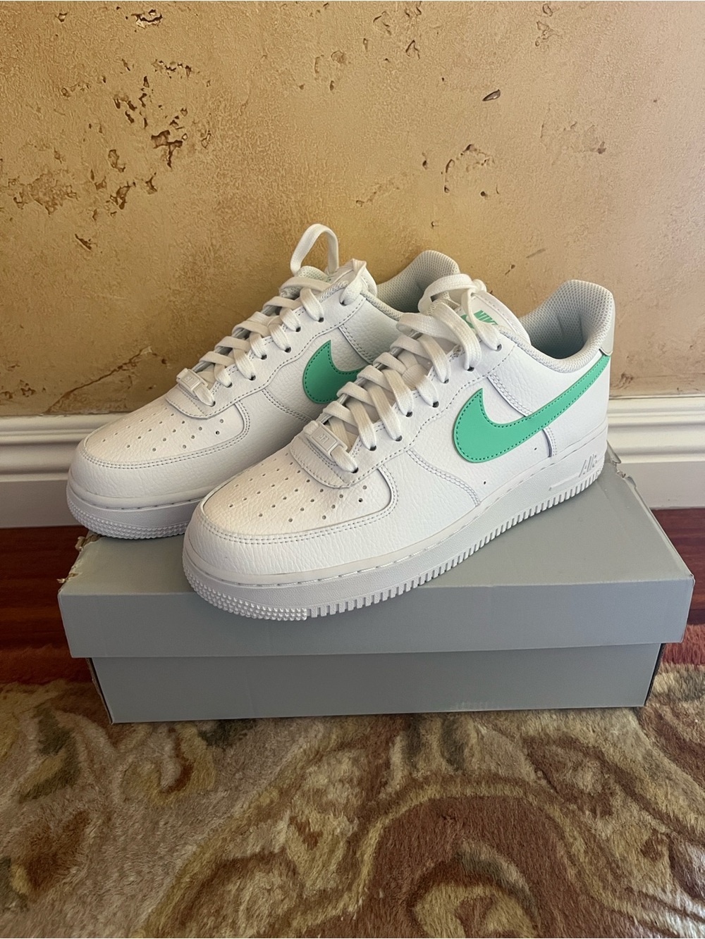 Nike Wmns Air Force 1 '07 'White Green Glow' Size 9 - New in Box - Picture 1 of 6